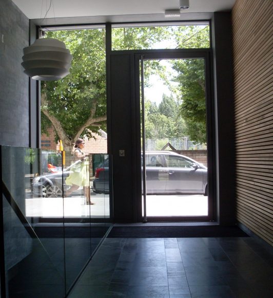 Porte acier vitrée