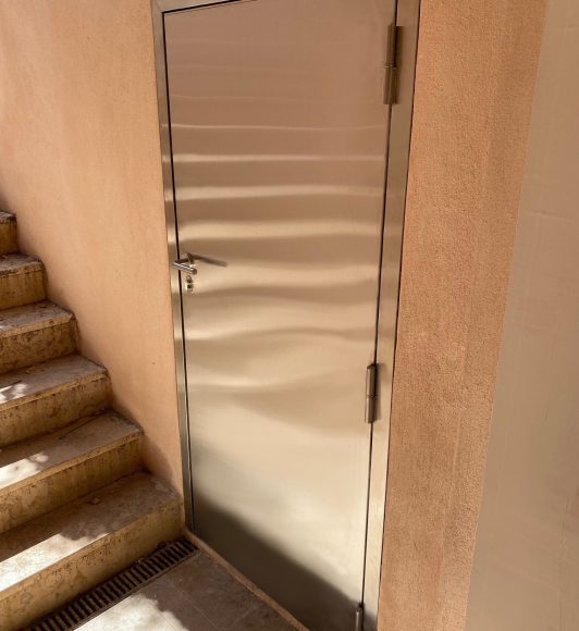 porte métallique inox
